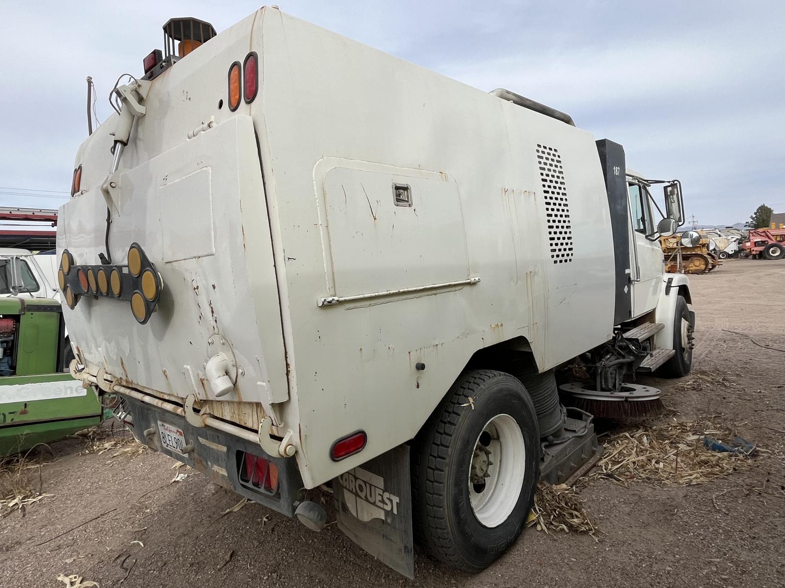 CAMION CON BARREDORA SCHWARZE A7000